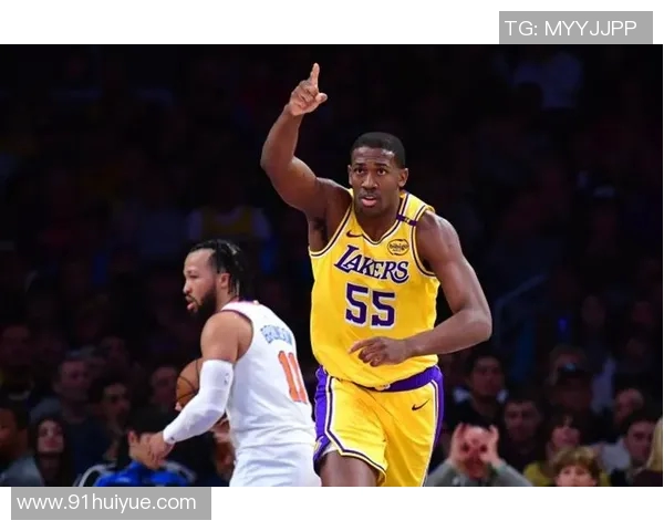 湖人队裁掉后卫球员,为季后赛做调整